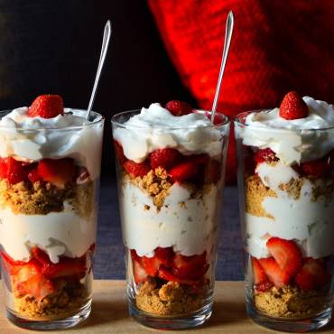 Breakfast based on mutton milk yogurt 0% fat